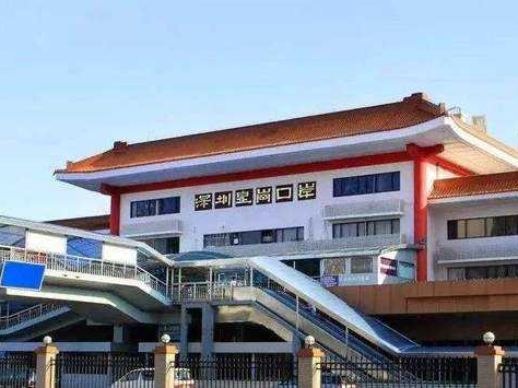 11月29日,深港之间24小时通关的皇岗口岸重建项目拆除工程启动仪式在
