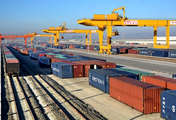 China lowers rail freight fees 