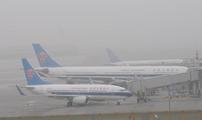 Heavy fog closes down China expressways, airport 