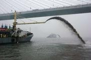 Deeper Yangtze River opens to large vessels after dredging project