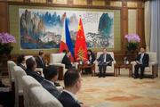 Chinese state councilor meets Philippine gov't delegation 