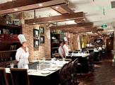 China's catering industry is booming, with positive growing trends