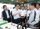 Premier Li underscores tax, fee cuts, better financial services 