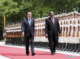 Chinese premier holds talks with Vanuatuan PM to promote ties