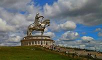 Chinese, Mongolian FMs hold phone conversation over bilateral ties 