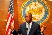 Houston mayor thanks China for donation of face masks