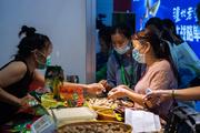 Xinhua Headlines: China's catering industry to achieve restorative growth
