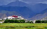 Tibet's tourism revenue doubles in H1