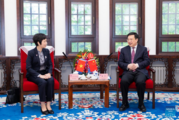 Xinhua president meets VNA general director