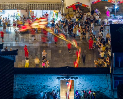Xinhua Headlines: "Golden Week" tourism surge highlights new consumption trends in China