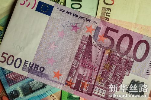 这是5月4日在德国柏林拍摄的500欧元纸币。欧洲央行4日宣布将于2018年底永久性停止发行500欧元