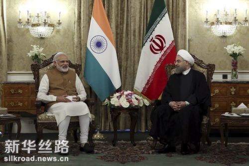 5月23日，在伊朗首都德黑兰，伊朗总统鲁哈尼（右）与印度总理莫迪会谈。莫迪正在伊朗进行为期两天的正式访问。