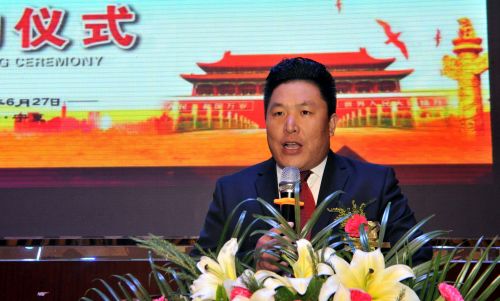 6月27日，宁夏金阳光养老产业有限公司董事长张建银在启动仪式上致辞。