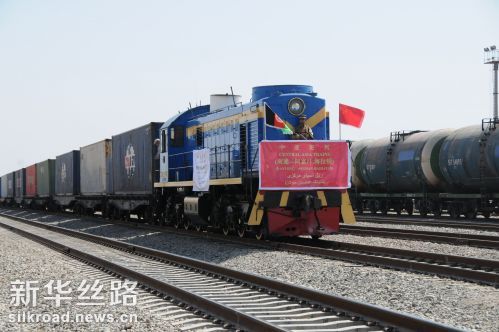 当日，阿富汗巴尔赫省政府在阿边境口岸海拉顿举行首趟中阿货运班列抵达欢迎仪式 记者卢树群摄