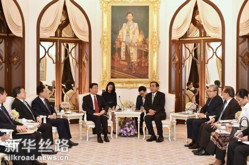 10月9日，泰国总理巴育（右四）在泰国曼谷会见前来出席亚洲合作对话第二次领导人会议的中国国家副主席李源潮 记者李芒茫摄