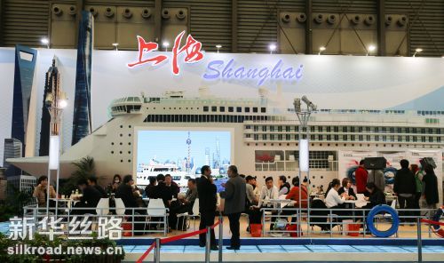 11月12日，观众在2016中国国际旅游交易会上海展台参观 记者裴鑫摄