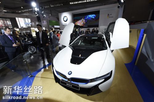 这是西博会上德国馆展出的宝马新能源汽车 记者刘坤摄