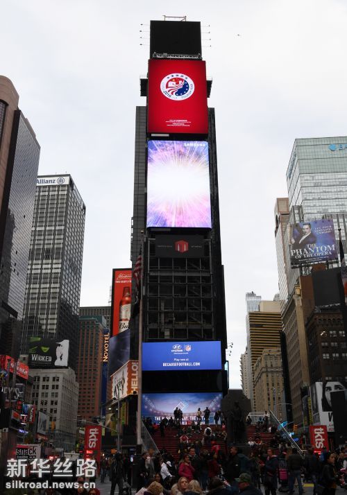 11月14日，美国纽约时报广场“中国屏”播放中国旅游形象宣传片 记者李睿摄