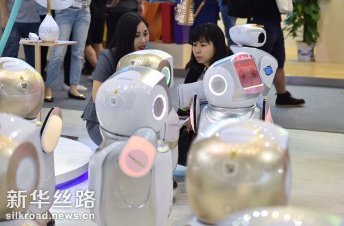 图为11月16日第十八届中国国际高新技术成果交易会在广东深圳开幕 记者毛思倩摄