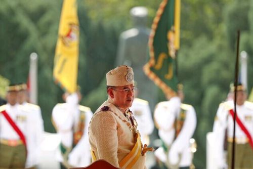 12月13日，在马来西亚吉隆坡，穆罕默德五世出席最高元首欢迎仪式。