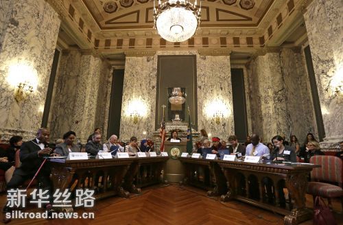 12月19日，在美国华盛顿州奥林匹亚，华盛顿州选举人进行投票 新华社　美联