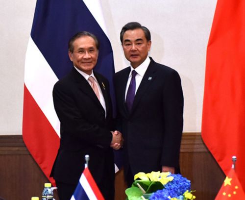 图为外交部长王毅会见泰国外交部长敦