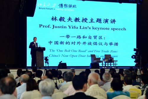 12月19日，在马来西亚首都吉隆坡，北京大学国家发展研究院教授、世界银行前首席经济学家林毅夫发表题为“一带一路和自贸区：中国新的对外开放倡议和举措”的主题演讲。