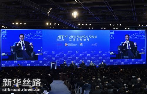 图为1月16日嘉宾在中国金融论坛上发言　新华社发（王申 摄）　