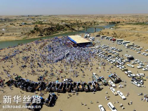 2月2日拍摄的苏丹上阿特巴拉水利枢纽正式发电庆典现场 新华社发（穆罕默德·巴比克尔摄）