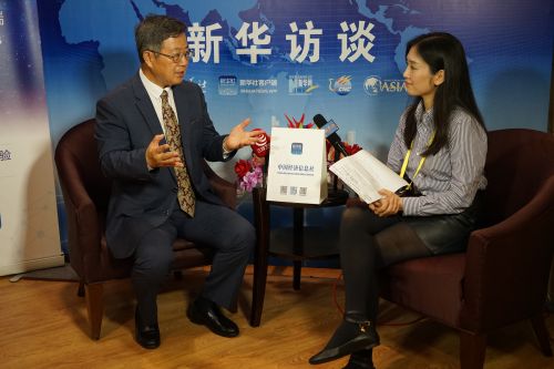 中国（海南）改革发展研究院院长、知名经济学家迟福林教授专访现场。曾文君  摄