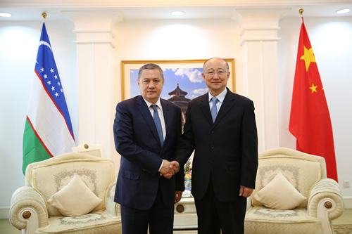 乌兹别克斯坦共和国副总理鲁斯塔姆