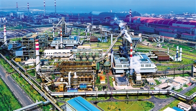 宝钢湛江钢铁基地全面建成投产，并与全面动工建设的中科炼化等项目一起打造全国最大的循环经济示范区