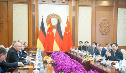 图为首次中德高级别安全对话现场