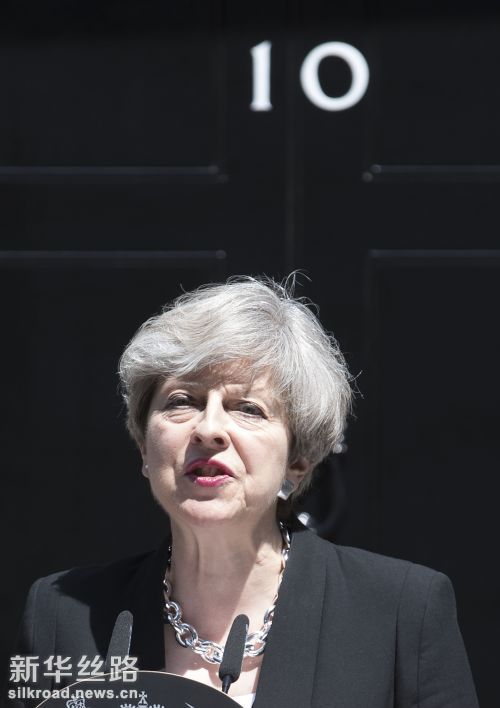6月19日，在英国伦敦，英国首相特雷莎·梅在唐宁街10号首相府发表讲话，谴责19日凌晨发生在伦敦北部芬斯伯里公园清真寺附近的货车冲撞行人事件 新华社发