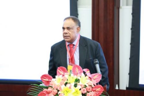 学员代表斐济国有控股有限公司董事萨基乌萨•莱伊沃斯发言