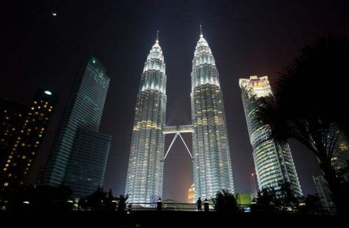图为马来西亚吉隆坡的双子塔