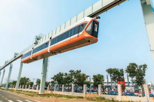 7月20日，国内最高速的悬挂式单轨列车在中车公司下线，进入型式试验和试运行阶段