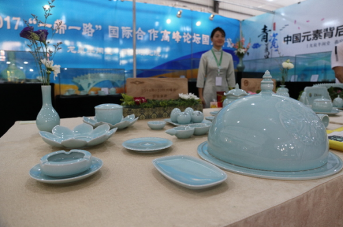 来自全国14个省份的参展商参加首届中国绿色产业博览会。111