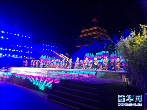 台湾的朋友为这场晚会带来的精彩表演。新华网 纪惊鸿 摄