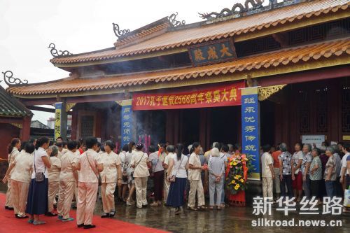 群众自发祭祀孔子诞辰