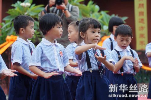 幼童学生为祭祀典礼献舞