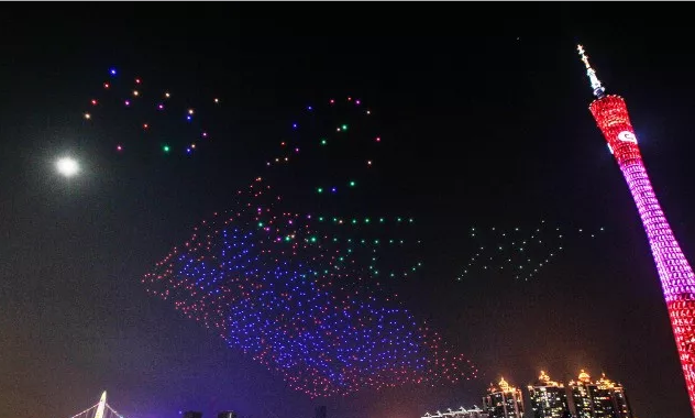 今年元宵佳节， 1000架亿航智能的无人机在广州天空编队上演花式表演。吴伟洪 摄
