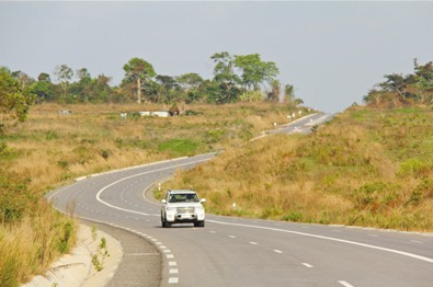 中企承建国家一号公路打通刚果（布）经济大动脉