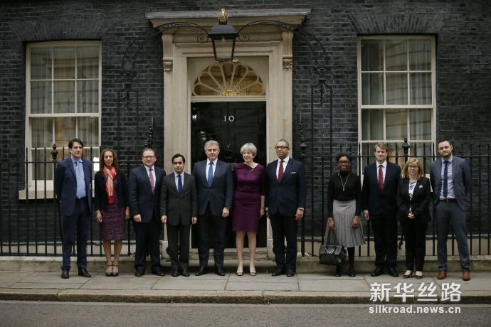 英国首相改组内阁