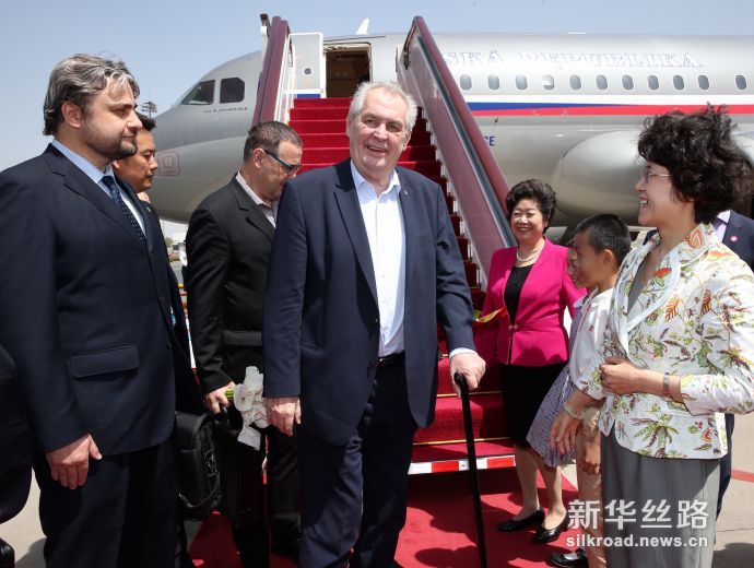 2017年5月12日，来华出席“一带一路”国际合作高峰论坛的捷克总统泽曼抵达北京。