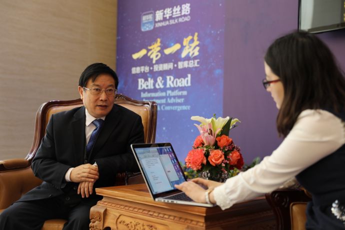 微信图片图为亚洲金融合作协会秘书长杨再平接受新华丝路记者采访 毛丽丽摄