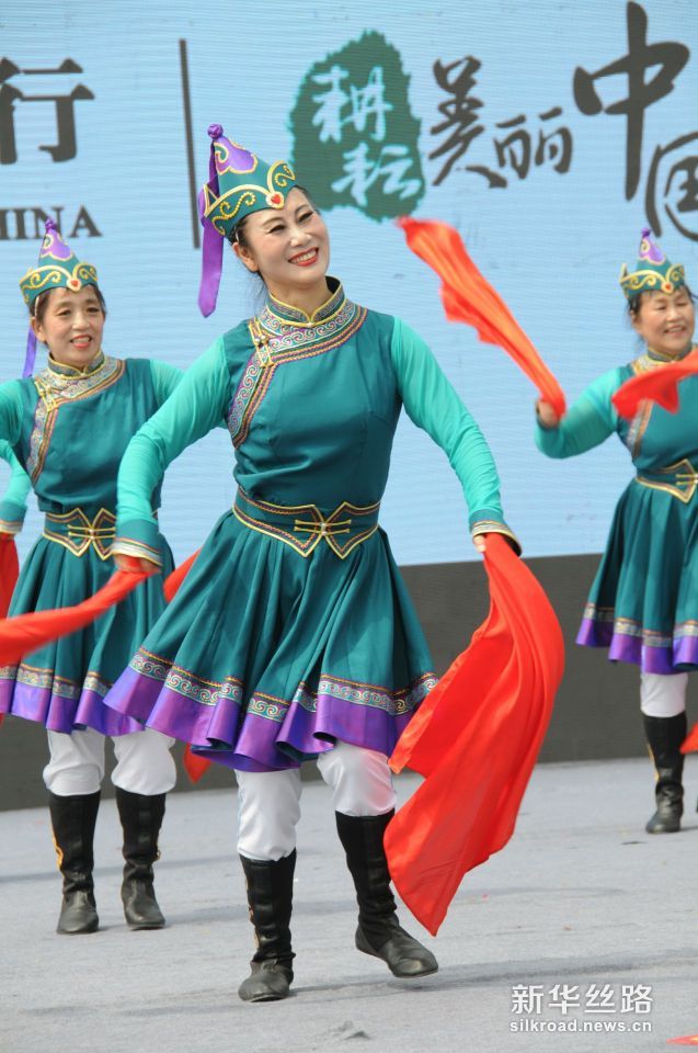 广西"壮族三月三民族体育炫"开幕表演 《安代舞》