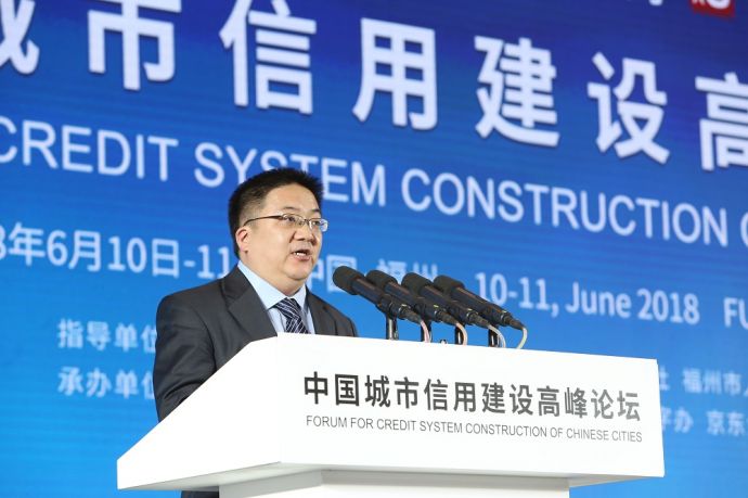 中国经济信息社副总裁匡乐成发表主旨演讲。王吉如摄。