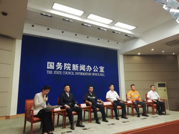 图为新闻发布会现场