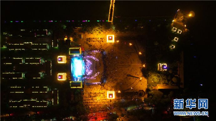 8月17日，一年一度的嬉水节将在海南省保亭黎族苗族自治县开幕，图为嬉水节开幕式举办地点——七仙广场。新华网 黎多江 摄